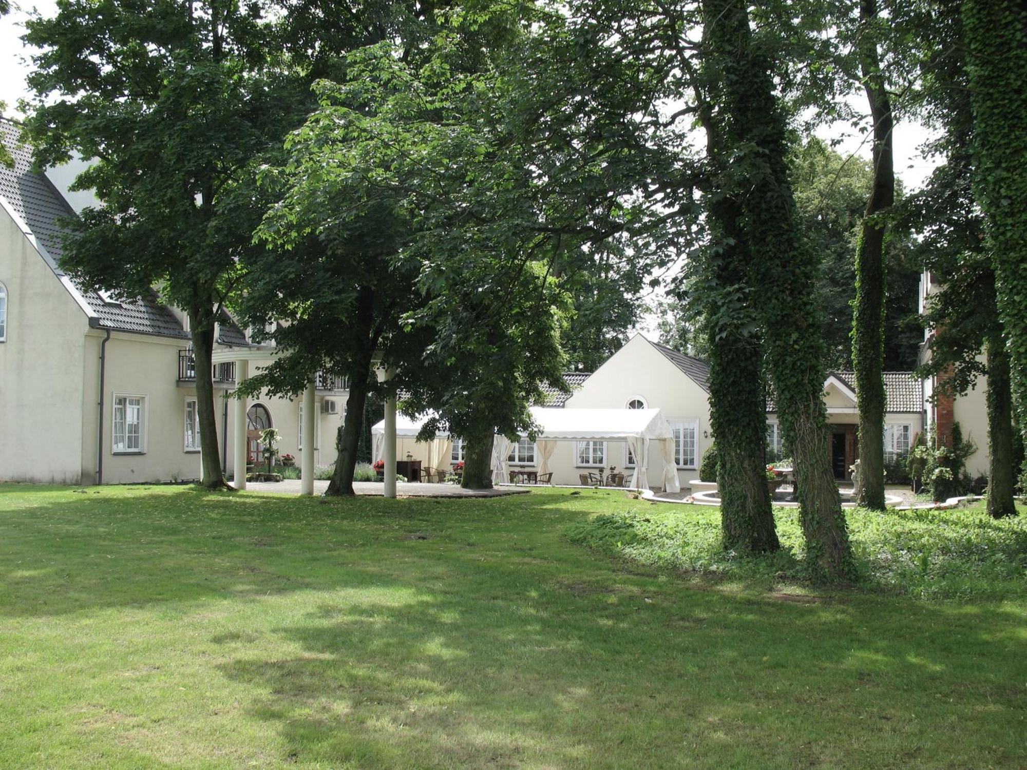 Palac Runowo Runowo Krajenskie Exterior photo